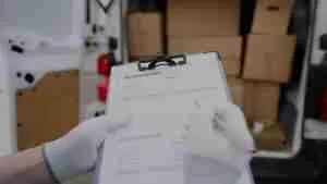 運送業者の貨物受領書と船荷証券の違いは何ですか?